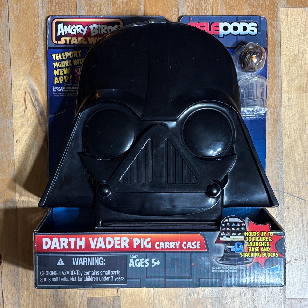 NWT Angry Birds Star Wars Darth Vader Pig Carry Case